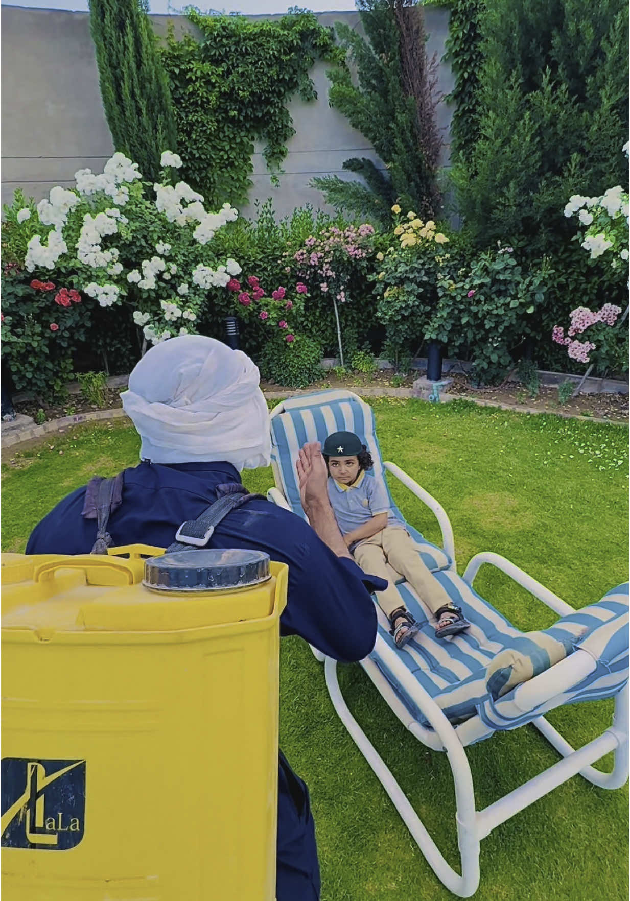 A post by @babache2025 on TikTok caption: padhai karne se kya hoga😂🤣#foryou #foryoupage #babache #BabaChe_Abubakar #chebaba #funny #😆 #abubakar #بلوچستان #⭐️boy