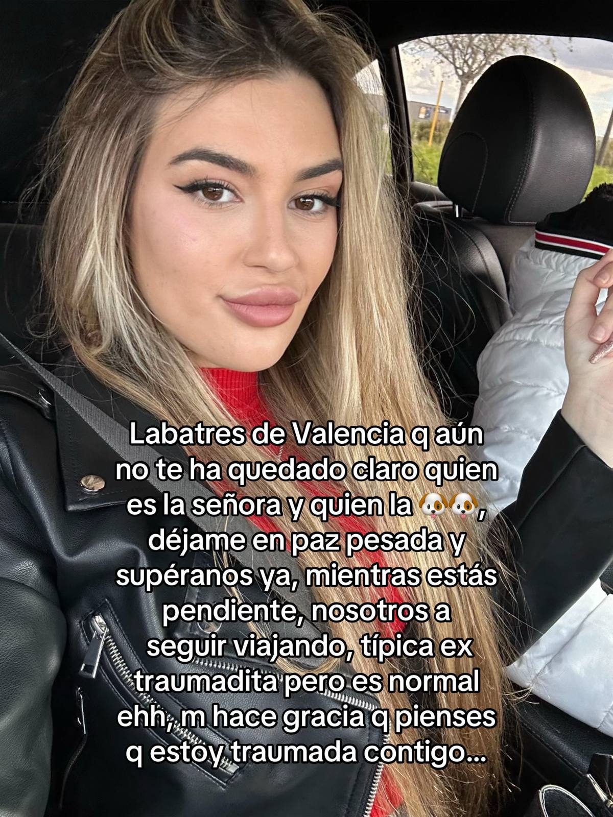 A post by @its_silvita on TikTok caption: No soy de subir estas cosas pero como eres tan pesada y no paras, ni soy d meterme con el físico pero si m hablas haciéndolo apechugas, pues bueno como blokeas y desblokeas y haces la ridícula, q vea todo el mundo lo patétic* q eres d verdad a ver si así d una vez nos dejas en paz, q estamos genial y estás obsesionada, y si tienes q decirme algo igual q m blokeas y m desblokeas m hablas aunq m importa una mierda tu vida q lo q m importa lo tengo a mi lado t*nta. Pero ns ves d frente y deja d hacer la ridícula, y apuntes d meterte con el físico d nadie mírate a un espejo 🙃🙃 Y con esto déjanos en paz, q dios t bendiga mucho, t de un novio y t olvides d nosotros pesada💆🏽‍♀️🤦🏽‍♀️#paratiii #paratiquemeves #viral #patutrauma #notequierenadie #envidiosa 