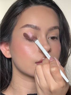 A post by @hayleybuix on TikTok caption: Quick Eyeshadow Hack using @Diorbeauty #DiorMakeup  - Diorshow Eyeshadow Palette - Silk Taupe  - Diorshow Liquid Liner - Satin Black - Diorshow Overvolume Mascara #DIORSHOW 