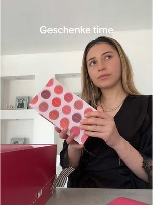 A post by @aleynaveyron on TikTok caption: DANKE @Sephora Deutschland @Rare Beauty @gossippluspr 🩷💕✨!!! Keine Werbung 