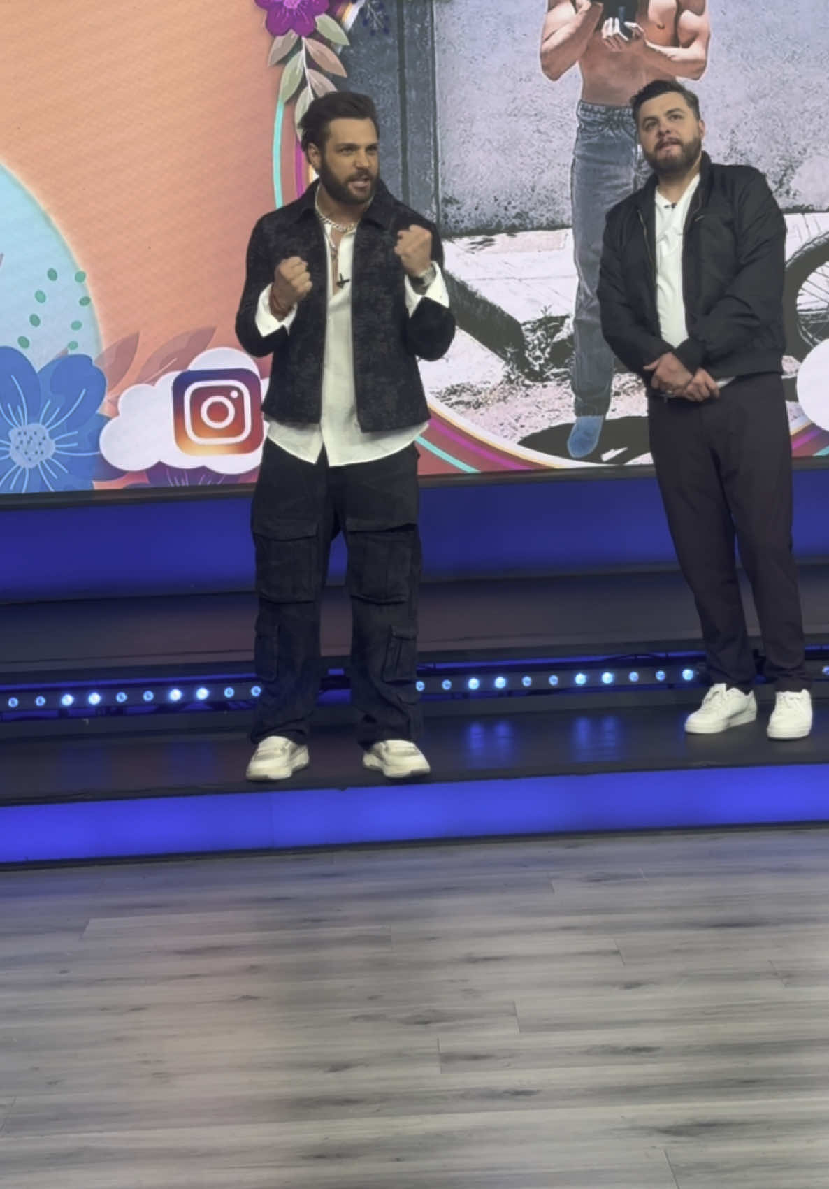 A post by @nicolaporcellaoficial on TikTok caption: Volvimos a HOY 🫶🏻 #hoy #televisa #television #programa #matutino 