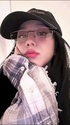 A post by @fan__boy__0095 on TikTok caption: Nh mk hz hello 👋 je²#💗jisoo💗 #blackpink #គប់1សង10វីដេអូ 