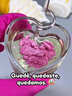 A post by @bakabakamx on TikTok caption: Está muy intenso esto 🥲 #bakabakamx #bakita #lipgloss #asmr #asmrsounds #asmrfood #asmrvideo #xyzcba 