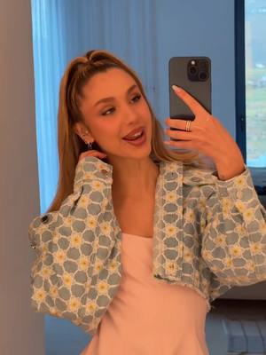 A post by @carlottafiasella on TikTok caption: mi sento un confettino🎀💗💕 1G:CARLOTTAFIASELLA 