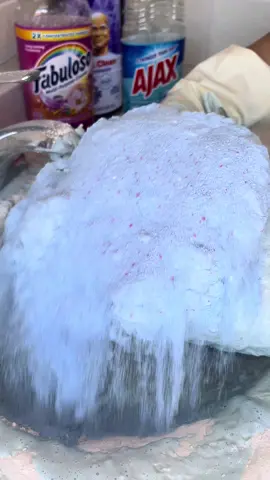A post by @cleaningleo on TikTok caption: 🤤🤤🤤 #CleanTok #asmrsounds #spongesqueezing #sinkclean #pasteoverload #fypシ 
