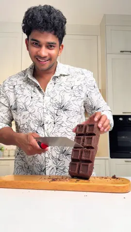 A post by @wildcookbook on TikTok caption: පුලුවන් නම් කියමු බලන්න චොකලට් එක ඇතුලට ඒ දැම්මේ මොනවද? 👀 #wildcookbook 