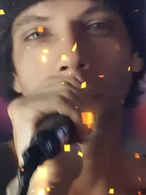 A post by @renatomesquitamusic on TikTok caption: Lisa Light, te agradeço muito pela ajuda incrível para minha LIVE! Continuarei criando conteúdo cada vez melhor nas LIVEs! @Lisa Light #tiktoklive #livehighlights #livegift #shootingstars #flowershow 