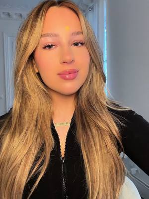 A post by @mathildekst on TikTok caption: getting my life together room cleaning @Dyson France publicite #Vlog #gettingmylifetogether #roommakeover #roomtour #roomcleaning #CleanTok #cleaning #vlogs