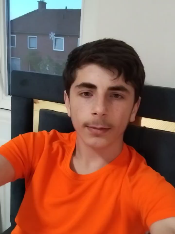 A post by @mahmoud.aljamou on TikTok caption: #Henglo #zwolle #utrecht #هولندا_امستردام_اوترخت_لاهاي_ورتردام #الميلو #هنجلو #تعليم_لغة_هولندية🇳🇱🇳🇱 #nederland #j #makeup 