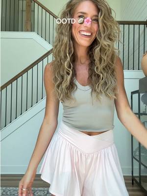 A post by @theashleybell on TikTok caption: Today’s outfit makes me happy #OOTD #activewear 