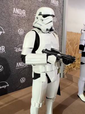 A post by @disneyplusla on TikTok caption: Así fue la celebración de la nueva temporada de #Andor junto a los fans en Ciudad de México  🇲🇽 #StarWars #DisneyPlus #DiegoLuna