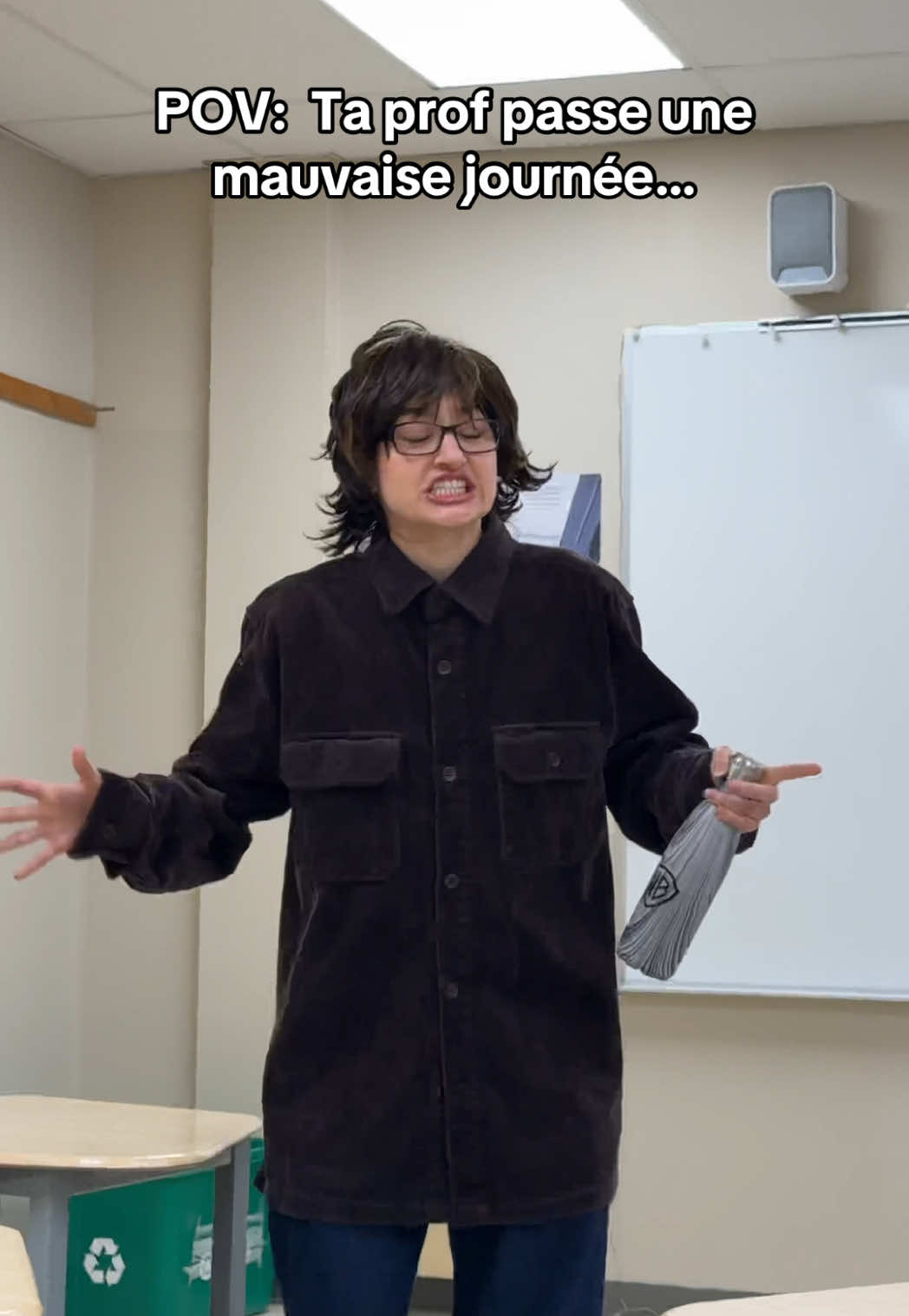 A post by @emylalune on TikTok caption: Tous les élèves en retenue cette journée-là 🫠😂  #humour #ecole #prof 