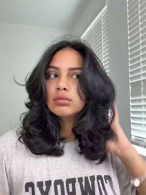 A post by @fabianahdz on TikTok caption: I’m OBSESSED 😍 #hairstyle #airwrap #trendin 