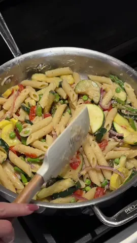 A post by @arielwinter on TikTok caption: Okay pasta lovers, this recipe is a must try for spring and such a great way to get all your veggies in!!! Pasta Primavera🤌🏻 Recipe by Love & Lemons 1 Yellow Squash— sliced into half moons 1 Zucchini— sliced into half moons Asparagus— chopped into 1in pieces 1c Cherry Tomatoes— halved 1c Red Onion— thinly sliced Garlic Cloves— sliced Olive Oil Frozen Peas— thawed Pecorino Cheese— grated Penne Pasta Lemon Juice— fresh Red Pepper Flakes Basil— fresh Salt Pepper Boil a large pot of salted water. Once it’s boiling, cook the pasta to al dente. Drain and toss with a tiny bit of olive oil to prevent the pasta from sticking. Heat more oil in a large, deep skillet over medium heat. Add in the squash, zucchini, asparagus, tomatoes, onion, garlic, salt and pepper. Sauté for 3 to 4 minutes, or until the veggies are all tender. Add in the pasta, peas, cheese, lemon juice and red pepper flakes. Toss to combine. Taste and add more seasoning if you want! When you’re satisfied, plate it and add some fresh basil. Enjoy and get those veggies :)! #creatorsearchinsights #pastarecipe #springrecipes 