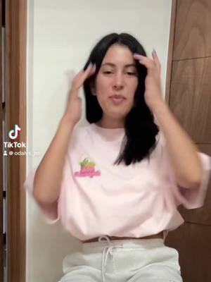 A post by @odalys_jm on TikTok caption: ¿Ustedes que siempre llevan en su maleta? @Bloom Nutrition #bloompartner 