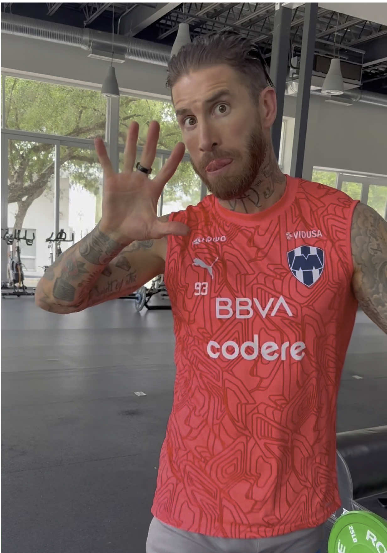 A post by @sergioramos on TikTok caption: 💪💪👊👊🫶🫶