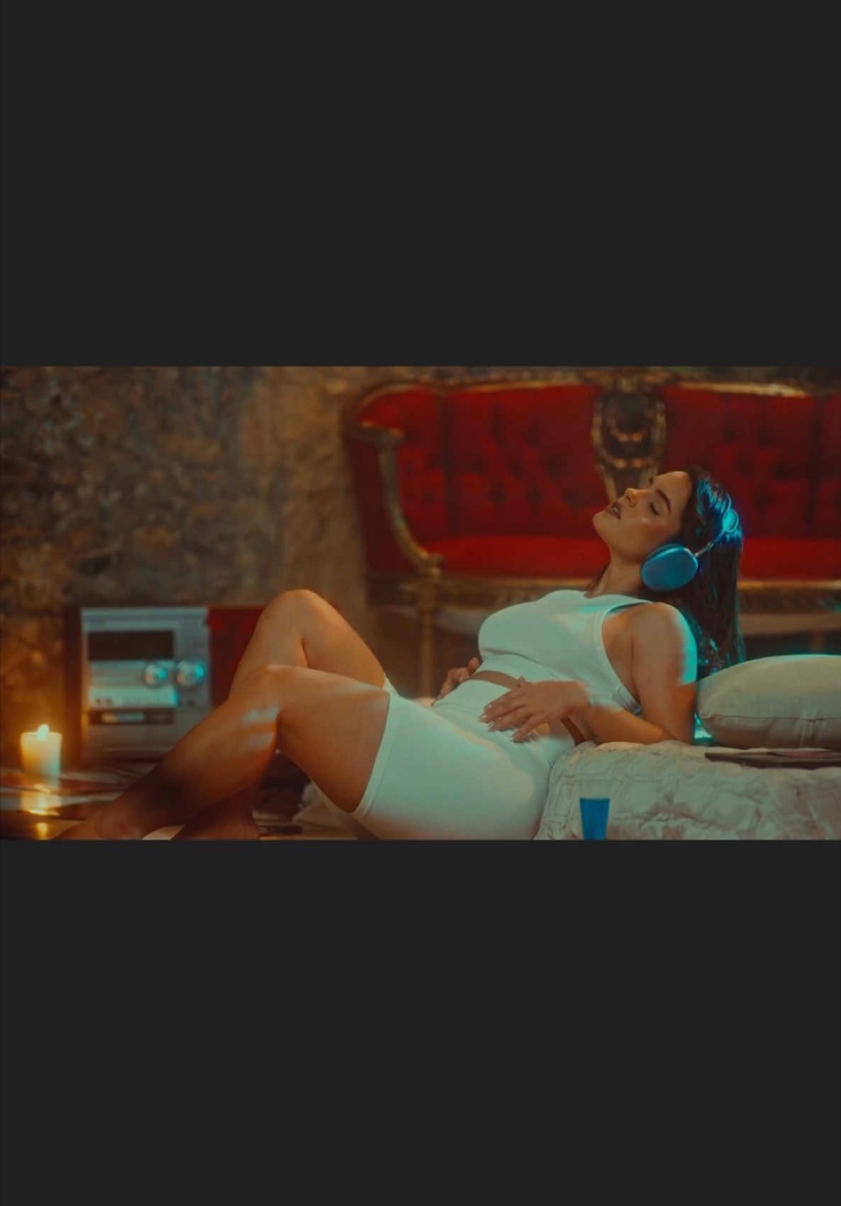 A post by @iamlavoz on TikTok caption: Tanto, tanto #music #musica 