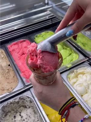 A post by @janinalchair on TikTok caption: INOLVIDABLE 🍨🍦⛄️🥶