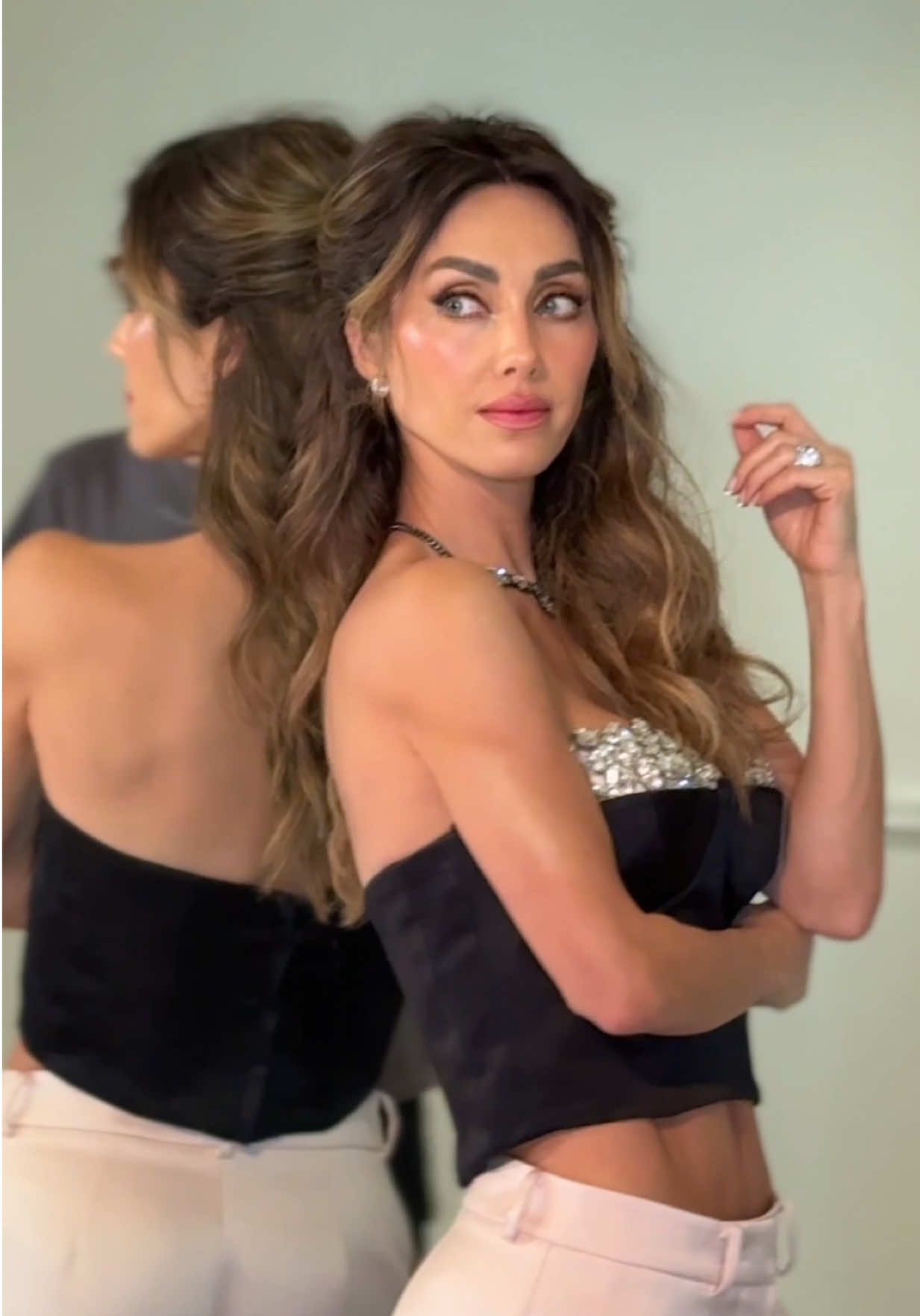 A post by @estanahi on TikTok caption: BTS @Caras México 