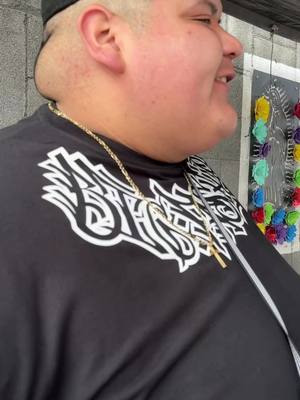 A post by @bigandfashion on TikTok caption: 🗣️: Le encargó 3 jefe 🌮 #bigfashion #plussize #tallasgrandes #babyface 