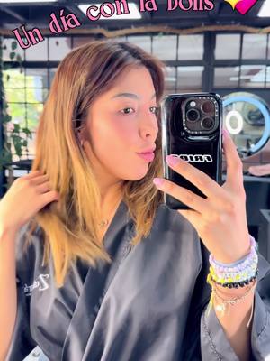 A post by @fridaurbinaa on TikTok caption: Hace mucho tiempo no me veía tal cual soy, el tono de mi cabello es obscuro & siempre he estado rubia 👱🏼‍♀️ estoy en una nueva etapa en la que abrazo mi naturaleza & la honro con amor 🧡 este proyecto que está en puerta me va a dejar muchas nuevas enseñanzas & seguiré aprendiendo de mi si buscas un cambio verdadero recuerda que hay personas que te pueden ayudar como mi chiquito @Abdiel Zulbarán que adoro & me dejo bellísima 🌱