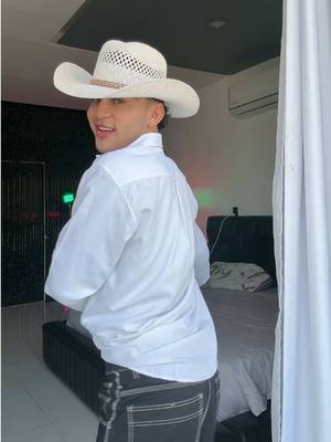 A post by @elrodcontreras on TikTok caption: Ya subí todos mis borradores 😭😭😭😭