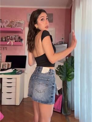 A post by @federica.scagnetti on TikTok caption: ho trovato finalmente una gonna di jeans che mi sta bene 🙃😍  codice 1ª gonna: 01303369701366 codice 2ª gonna: 01302548709360
