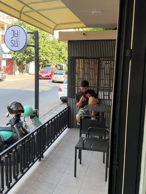 A post by @yousing086519191 on TikTok caption: អ្នកស្រែចូលក្រុងមែន😂😂@ឡាយយូរ 