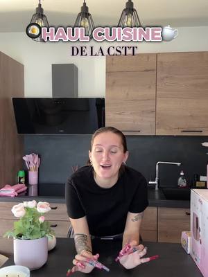 A post by @evacstt on TikTok caption: C’est là où je vois que j’ai grandi PTDDDDRRR😭😂😂#viral #trend #humour #comedie #haul 