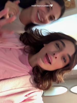 A post by @sofiacrisafulli on TikTok caption: /invitedby @Sweed Beauty  