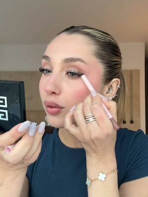 A post by @carlottafiasella on TikTok caption: il dress code di stasera è diventato ufficialmente il mio preferito di semplice😎 Facile, comodo e caldoooo💙 1G:CARLOTTAFIASELLA 