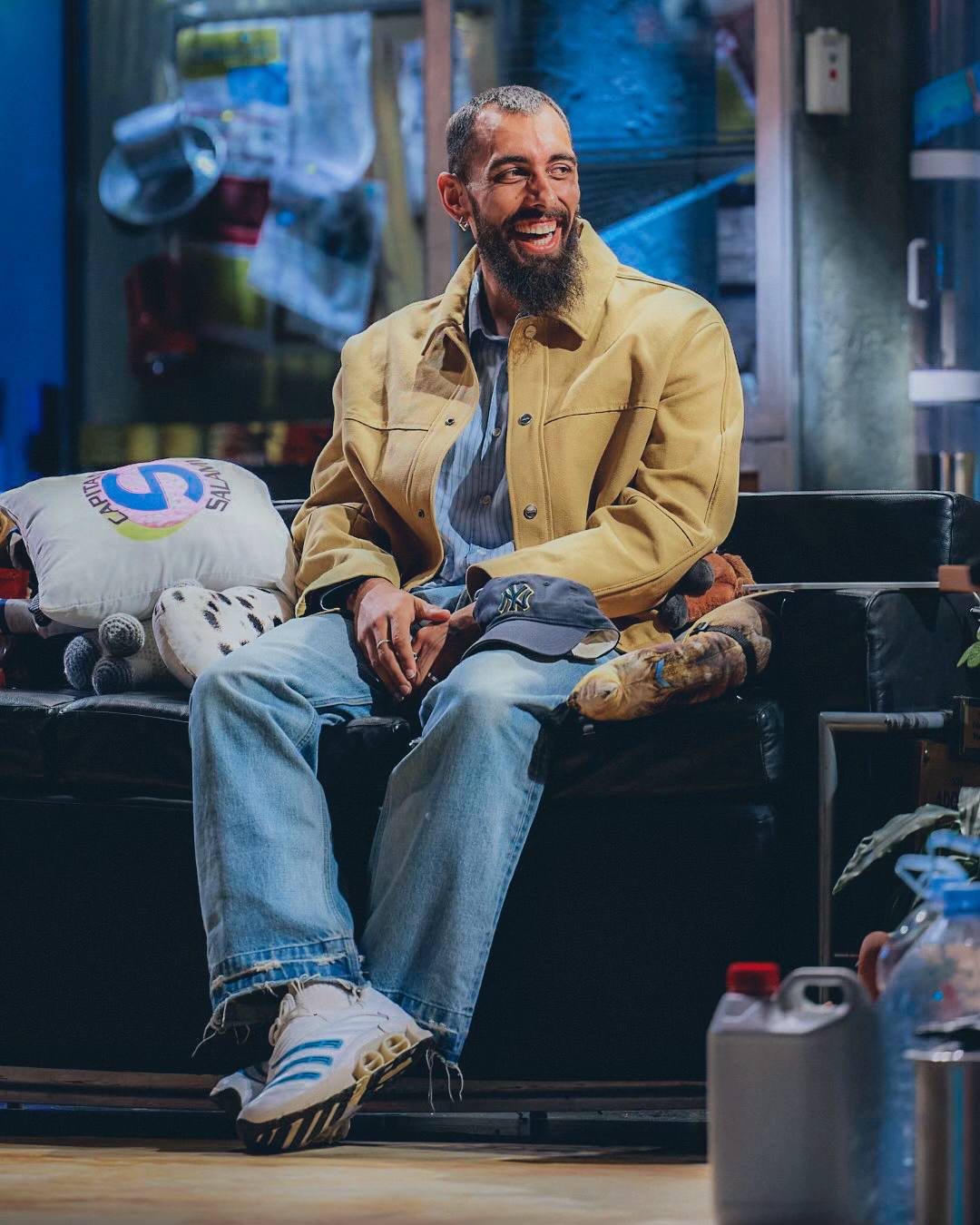 A post by @rccelta on TikTok caption: Fotitos de @Borja Iglesias Quintás anoche 🥰 📸 @La Revuelta  #RCCelta #BorjaIglesias #Broncano #TikTokFootballAcademy #DeportesEnTikTok 