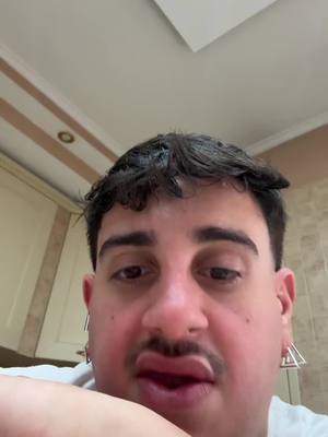 A post by @carmine.guadagno on TikTok caption: Io mi defeco in mano ma t appost