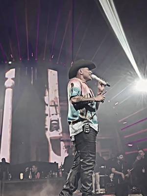 A post by @purofirmes on TikTok caption: No le des a nadie todos los besos que son míos 💋🎶 @grupofirme “Evolución” 📀 Mayo 08.  #evolucion #grupofirme 