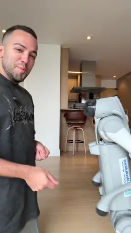 A post by @lucasranngel on TikTok caption: eu com medo do cachorro robô me 💀