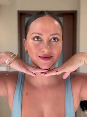 A post by @luz.carreiro on TikTok caption: Si no les digo ni se enteran! Pero gracias a @Eucerin México anti ojeras, mis ojitos se ven bien descansados #Thiamidol #AntiOjeras #AntiPigment #Publicidad