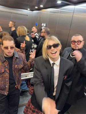 A post by @4unkeeei on TikTok caption: жмем дальше, пока мы альбом финалим 😻