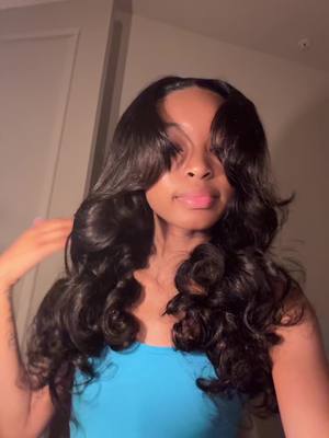A post by @tymfnke on TikTok caption: @Mscoco Hair  #mscocohair #wiginstall #gluelesswig #curtainbangswig #humanhair #springtok 