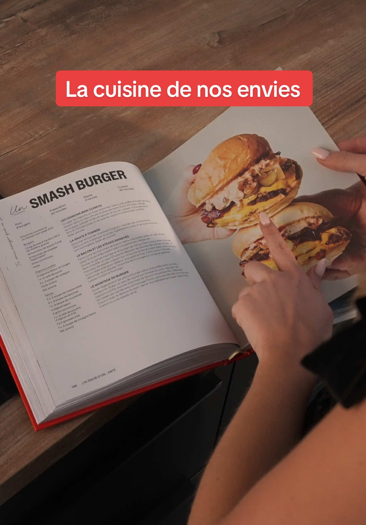 A post by @_toscanelucas on TikTok caption: ENFINNNN C’EST LE JOUR J ❤️ Notre livre, nos recettes disponible rien que pour vous dans votre librairie 🥹 @Hachette France  Retrouve les liens pour commander notre livre dans notre bio !! 😍  À feuilleter avec amour, Toscane & Lucas 