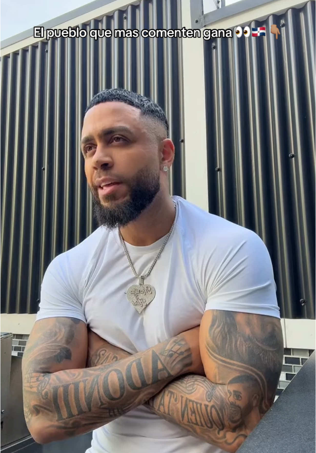 A post by @djadoni on TikTok caption: El pueblo que mas comenten gana 🇩🇴👀👇🏽 #DJADONI #MIXPALPUEBLO