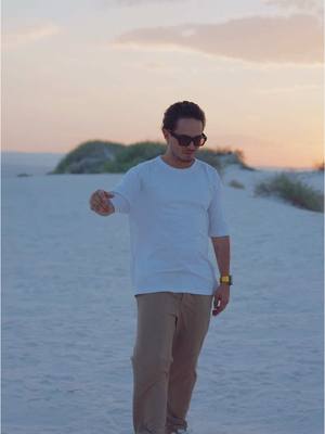 A post by @bzarsmusic on TikTok caption: Musica de verano para ti #verano2025 #ohlala #summerlove #davidtavare #musicaelectronica #dunas 