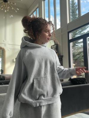 A post by @eliana.kalogeras on TikTok caption: 🫵