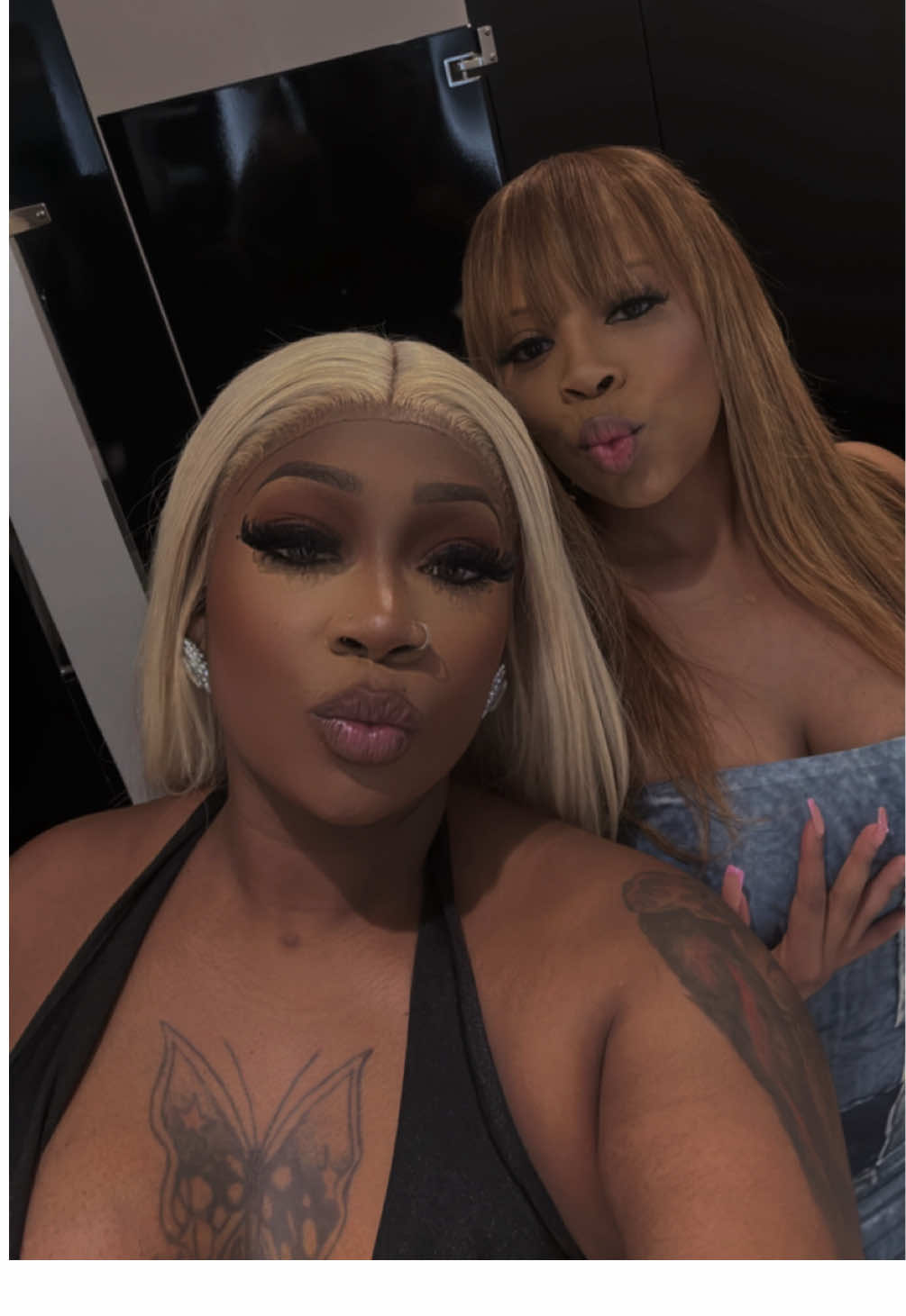 A post by @breellagottii on TikTok caption: My Man Loves me in Blonde 👱🏽‍♀️ ❤️‍🔥 #blondeshavemorefun #blondesdoitbetter #BlondeBreella 💆🏽‍♀️