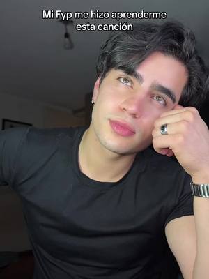 A post by @aaronmercury on TikTok caption: No es queja 😏