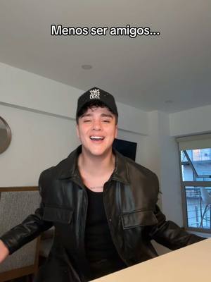 A post by @cesarpantoja.n on TikTok caption: Hola, ya regrese🖤