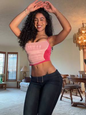 A post by @barbaramirezzz on TikTok caption: PA MI SEÑORAS 🫵🏾😽