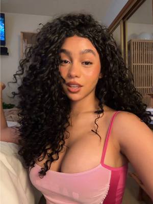 A post by @barbaramirezzz on TikTok caption: alguien me paso esta canción Y ES UN TEMAZOOO😼