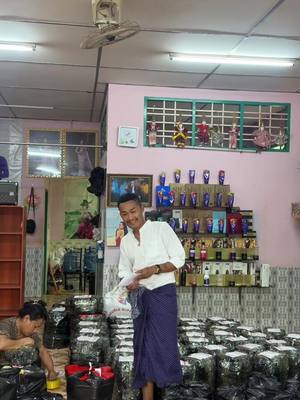 A post by @chanaye3889 on TikTok caption: ငပိနဲ ငရုပ်သီးကို ဖြေဖြေချင် အားပေးကြပါလို။ 🙏ထုပ်မနိုင်တွေ ဖစ်နေပြီး 😣🤎