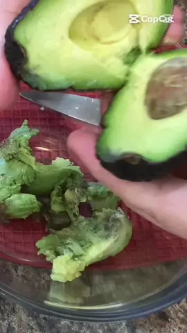 A post by @ketoxoxo1 on TikTok caption: How to safe Avocado  to turnover black# lifehacks #naturalhacksthatworks #fypシ゚ #foru 