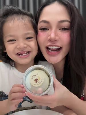 A post by @shanenanun on TikTok caption: นายน้อยกินโมจิ #โมจิรสรินทร์ #โมจินะนุ่น 